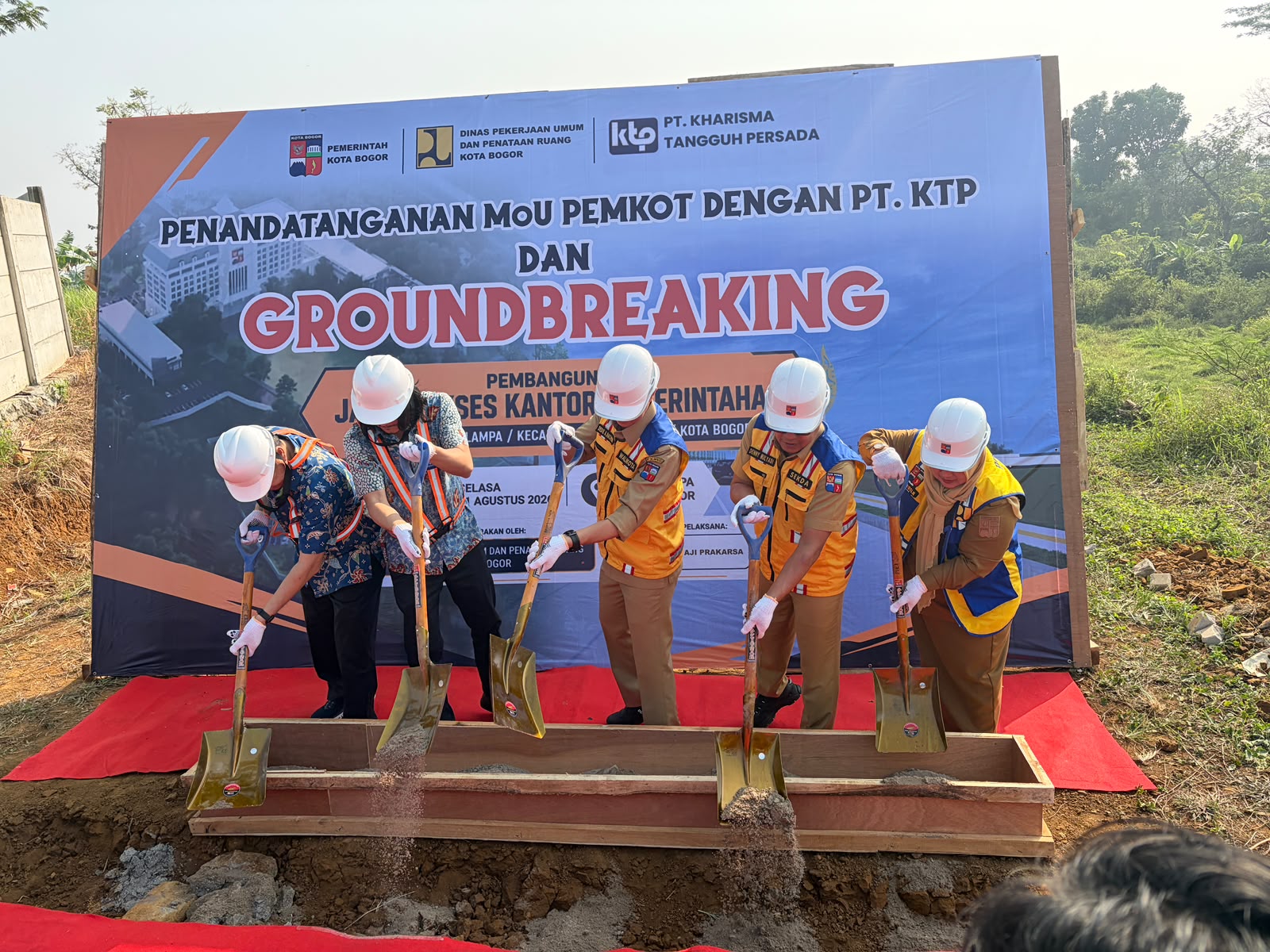 Penandatanganan MOU dan Perjanjian Kerjasama Antara Pemerintah Kota Bogor dengan PT Kharisma Tangguh Persada dan Ground Breaking Pembangunan Akses Jalan Kantor Pemerintahan Terpadu Kota Bogor
